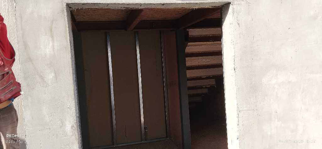 Espacio aprovechado bajo el descanso de la escalera