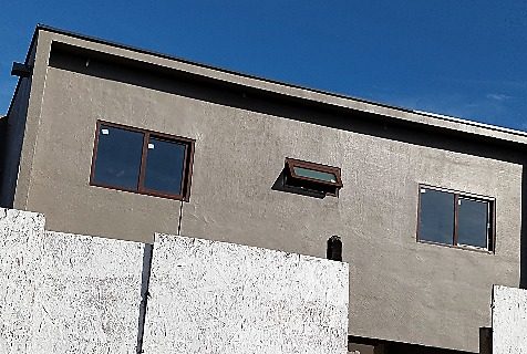 Fachada de una obra con paneles SIP en ejecución